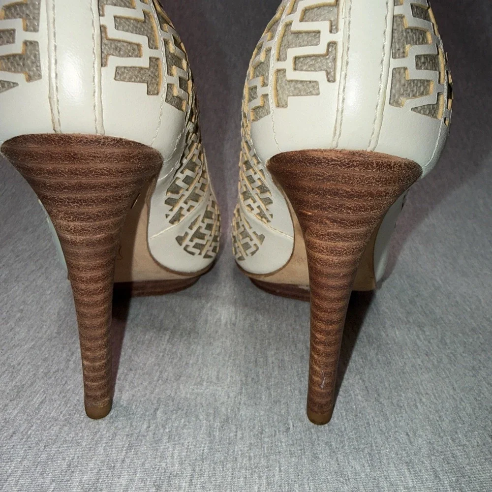 Tory Burch Geometric Cut-Out Logo Peep Toe Pumps White Leather US 7.5